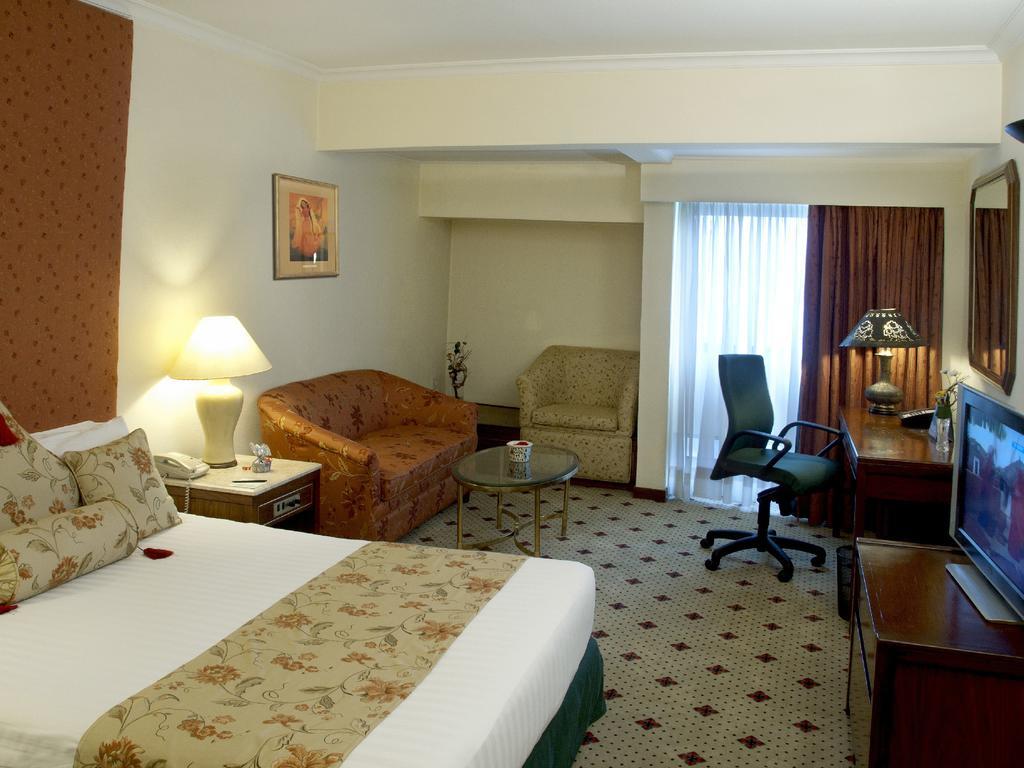 Avari Lahore Hotel Exterior photo
