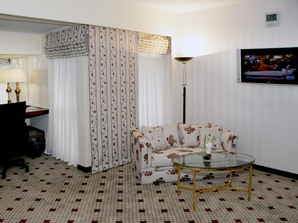 Avari Lahore Hotel Exterior photo