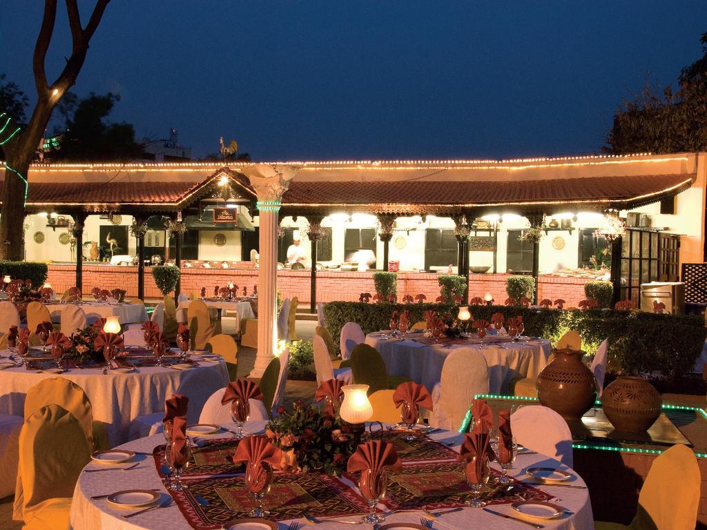 Avari Lahore Hotel Exterior photo